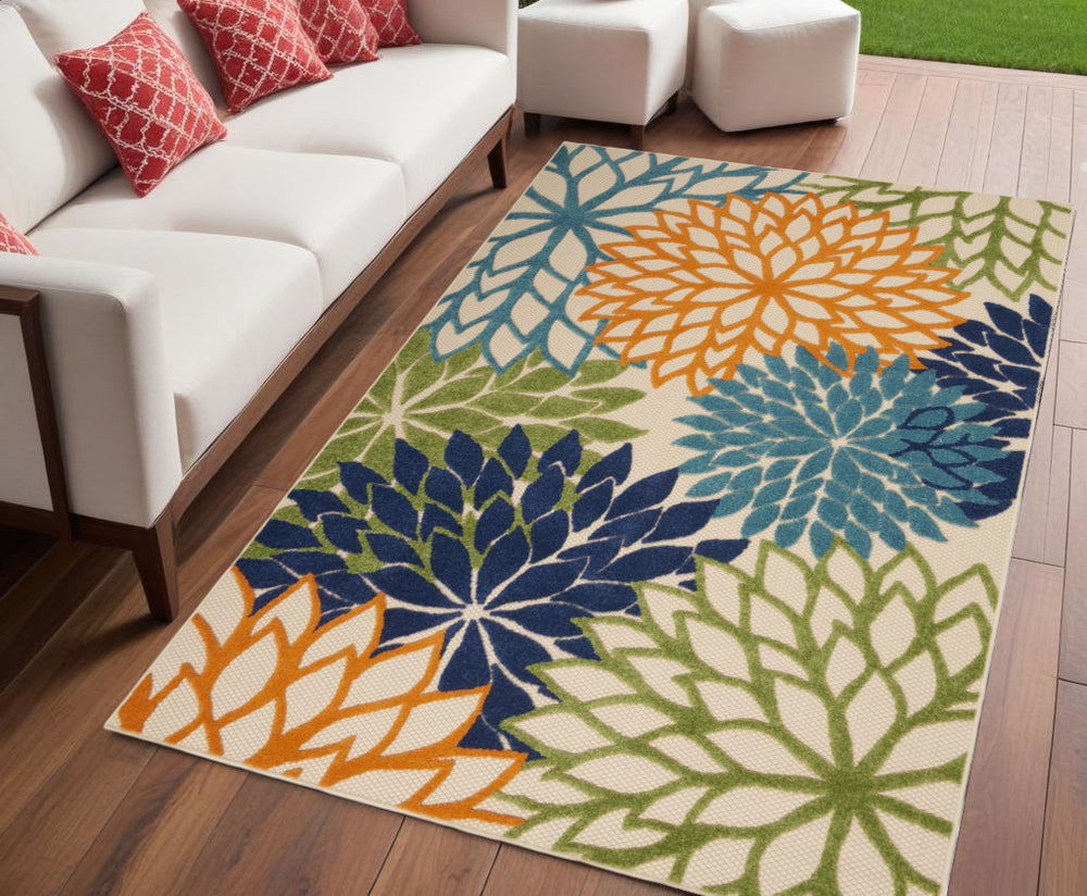 Homeroots 4' X 6' Ivory And Blue Floral Area Rug - Stylish Indoor/Outdoor Design, Perfect For Any Space! 4?X6' Polypropylene 384633