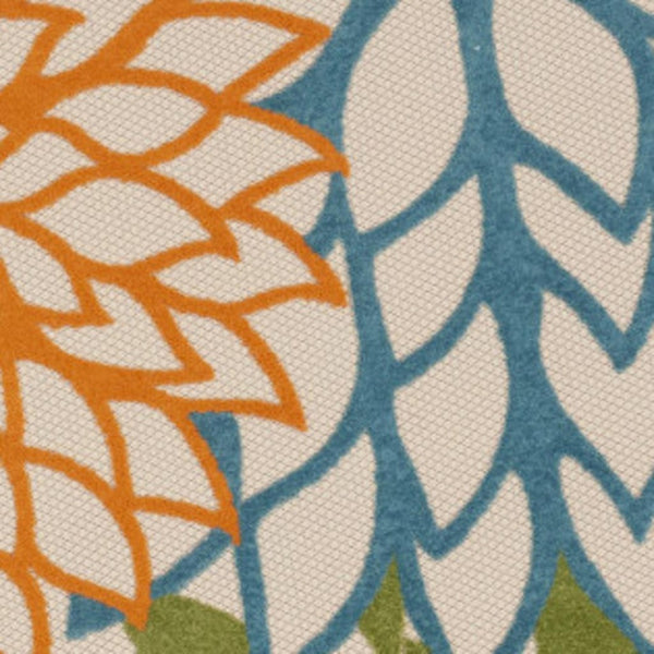 HomeRoots 5' Elegant Ivory and Blue Round Indoor-Outdoor Area Rug with Timeless Floral Design and Durability 8? 384646