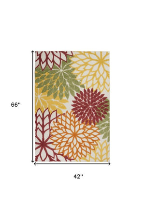 Homeroots 4' X 6' Green And Ivory Indoor-outdoor Area Rug - Stylish, Durable, Easy Maintenance For Any Space 4' X 6' Polypropylene 384674