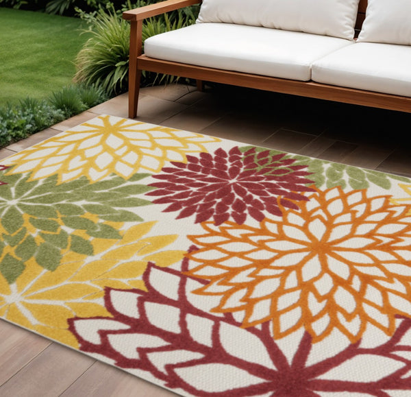 HomeRoots 8' Handmade Green and Ivory Indoor Outdoor Area Rug - Elegant Floral Design for Versatile Spaces 8'x11' Area Rug 384685