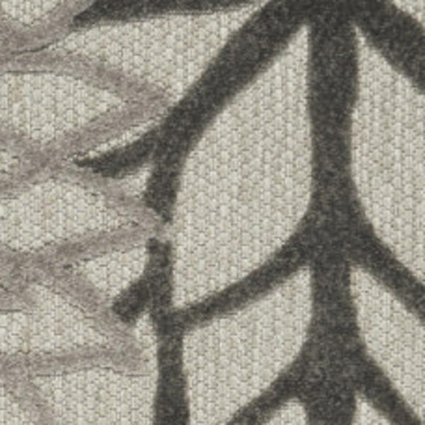 HomeRoots 5' Gray Floral Area Rug - Versatile Indoor/Outdoor Design for Stylish Spaces & High Traffic Areas 5'x8' Area Rug 384700