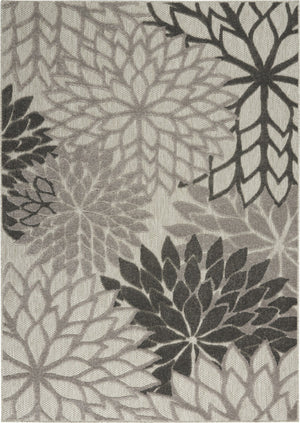 HomeRoots 5' Gray Floral Area Rug - Versatile Indoor/Outdoor Design for Stylish Spaces & High Traffic Areas 5'x8' Area Rug 384700