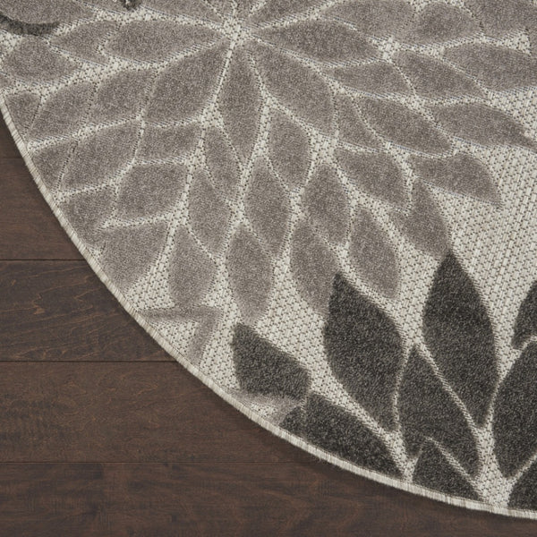 HomeRoots 5' Gray Floral Area Rug - Versatile Indoor/Outdoor Design for Stylish Spaces & High Traffic Areas 5' Round Area Rug 384702