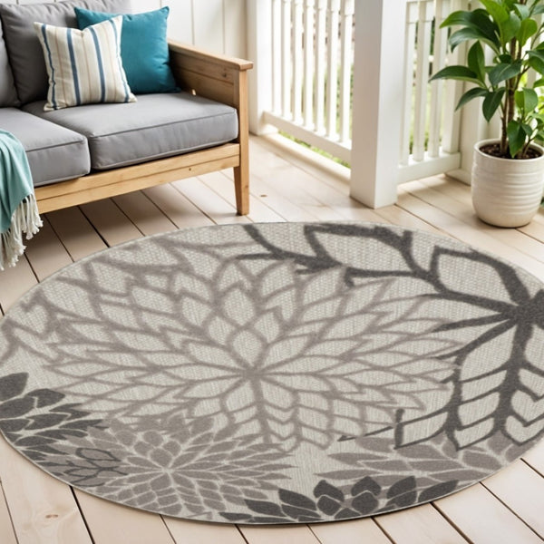 HomeRoots 5' Gray Floral Area Rug - Versatile Indoor/Outdoor Design for Stylish Spaces & High Traffic Areas 5' Round Area Rug 384702