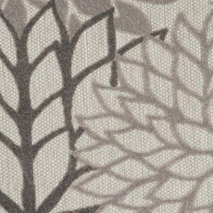 HomeRoots 5' Gray Floral Area Rug - Versatile Indoor/Outdoor Design for Stylish Spaces & High Traffic Areas 5' Round Area Rug 384702
