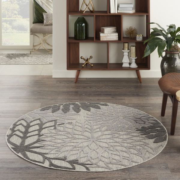 HomeRoots 5' Gray Floral Area Rug - Versatile Indoor/Outdoor Design for Stylish Spaces & High Traffic Areas 5' Round Area Rug 384702