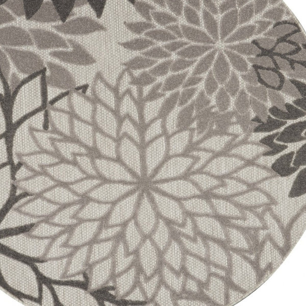 HomeRoots 5' Gray Floral Area Rug - Versatile Indoor/Outdoor Design for Stylish Spaces & High Traffic Areas 5' Round Area Rug 384702
