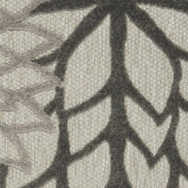 HomeRoots 5' Gray Floral Area Rug - Versatile Indoor/Outdoor Design for Stylish Spaces & High Traffic Areas 6'x9' Area Rug 384704