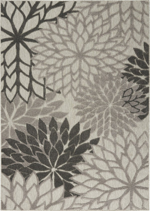 HomeRoots 5' Gray Floral Area Rug - Versatile Indoor/Outdoor Design for Stylish Spaces & High Traffic Areas 6'x9' Area Rug 384704