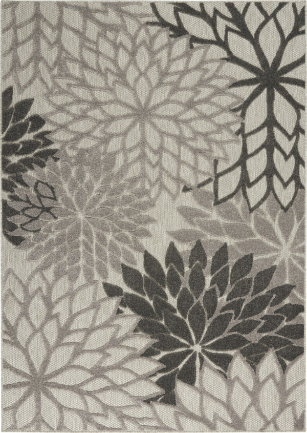 HomeRoots 5' Gray Floral Area Rug - Versatile Indoor/Outdoor Design for Stylish Spaces & High Traffic Areas 6'x9' Area Rug 384704