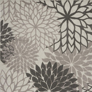 HomeRoots 5' Gray Floral Area Rug - Versatile Indoor/Outdoor Design for Stylish Spaces & High Traffic Areas 7'x10' Area Rug 384706
