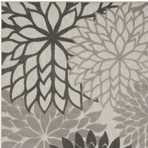 HomeRoots 5' Gray Floral Area Rug - Versatile Indoor/Outdoor Design for Stylish Spaces & High Traffic Areas 7'x10' Area Rug 384706