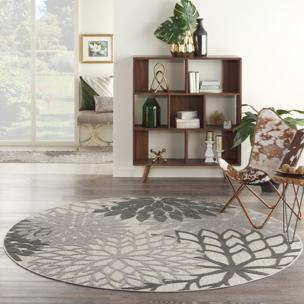 HomeRoots 5' Gray Floral Area Rug - Versatile Indoor/Outdoor Design for Stylish Spaces & High Traffic Areas 8' Round Area Rug 384710