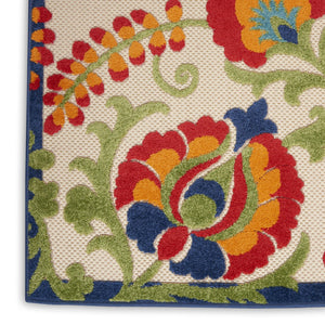 HomeRoots 5' Timeless Green and Ivory Floral Area Rug for Indoor and Outdoor Spaces – Durable & Elegant Design 5'x8' Area Rug 384794