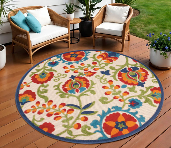 HomeRoots 5' Timeless Green and Ivory Floral Area Rug for Indoor and Outdoor Spaces – Durable & Elegant Design 8' Round Area Rug 384804