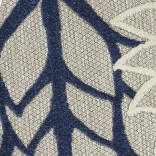 Homeroots 5' Round Ivory And Blue Round Floral Indoor Outdoor Area Rug Ivory Navy Polypropylene 384834