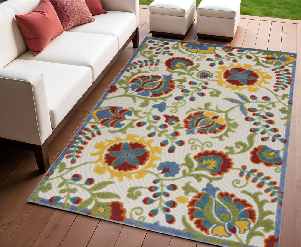 Homeroots 4' X 6' Green And Ivory Indoor Outdoor Area Rug - Stylish, Durable, And Versatile For Any Space! 4' X 6' Polypropylene 384844