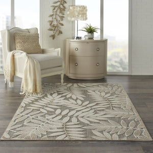 Homeroots 4' X 6' Gray And Ivory Floral Area Rug - Durable Indoor/Outdoor Design For Stylish Spaces, Easy Care 4' X 6' Polypropylene 384954