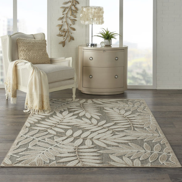 Homeroots 4' X 6' Gray And Ivory Floral Area Rug - Durable Indoor/Outdoor Design For Stylish Spaces, Easy Care 4' X 6' Polypropylene 384954