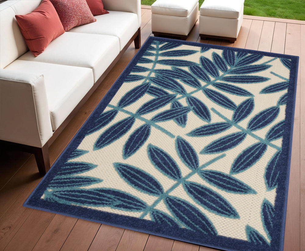 Homeroots 4' X 6' Blue Floral Indoor Outdoor Area Rug - Stylish, Durable, Perfect For Living Spaces & Patios 4' X 6' Polypropylene 384963