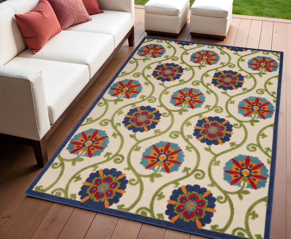 Homeroots 4' X 6' Ivory And Blue Area Rug - Stylish Indoor/Outdoor Design For Easy Maintenance & Durability 4?X6? Polypropylene 384971