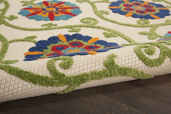 HomeRoots 5' Ivory and Blue Round Area Rug – Durable, Weather-Resistant Floral Design for Indoor and Outdoor Use 5? 384974