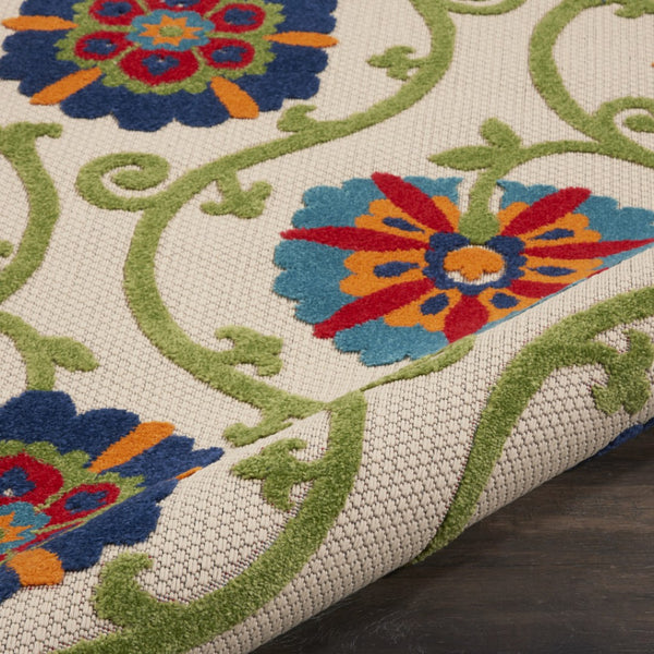 HomeRoots 5' Elegant Ivory and Blue Round Indoor-Outdoor Area Rug with Timeless Floral Design and Durability 8? 384978