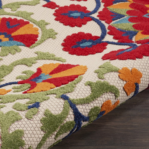 Homeroots 4' Captivating Red And Ivory Floral Indoor-outdoor Area Rug For Stylish Living Spaces And Patios 5' Round Polypropylene 385000