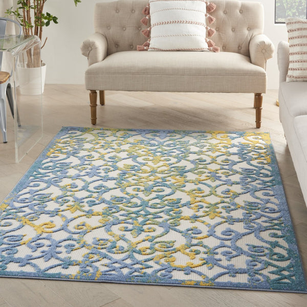 HomeRoots 5' Elegant Ivory and Blue Round Indoor-Outdoor Area Rug with Timeless Floral Design and Durability 5?x7? 385019