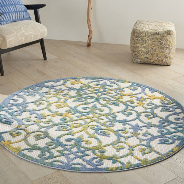 HomeRoots 5' Ivory and Blue Round Area Rug - Durable, Water-Resistant Design for Indoor and Outdoor Elegance 5? 385020