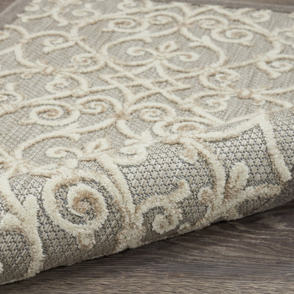 Homeroots 4' X 6' Gray And Ivory Area Rug - Durable Indoor Outdoor Design For Stylish Patios, Porches & More! 4?X6? Polypropylene 385049