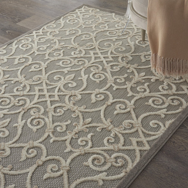 HomeRoots 5' Blue and Gray Floral Indoor Outdoor Area Rug - Timeless Elegance for Any Space, Easy Care 5?x8? 385052