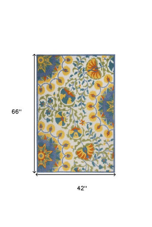 Homeroots 4' Elegant Ivory And Blue Floral Indoor-outdoor Area Rug For Stylish Living Spaces And Patios 4' X 6' Polypropylene 385056