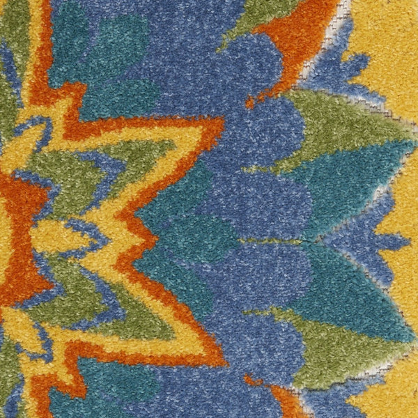 HomeRoots 5' Stylish Ivory and Blue Floral Area Rug - Durable Indoor/Outdoor Design for Elegant Spaces 7' x 10' 385065