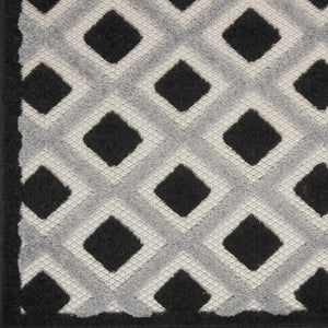 HomeRoots 5' Modern Geometric Area Rug - Durable Indoor/Outdoor Design for High-Traffic Spaces and Easy Care 5' x 8' 385138