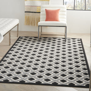 HomeRoots 5' Modern Geometric Area Rug - Durable Indoor/Outdoor Design for High-Traffic Spaces and Easy Care 5' x 8' 385138