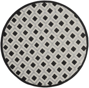 Homeroots 4' Black And White Indoor Outdoor Area Rug - Durable, Stylish, And Easy To Maintain For Any Space 5' Round Polypropylene 385140