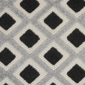 HomeRoots 5' Modern Geometric Area Rug - Durable Indoor/Outdoor Design for High-Traffic Spaces and Easy Care 6'x9' Area Rug Black White 385142
