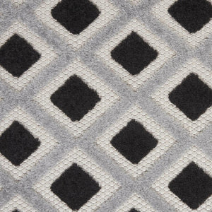 HomeRoots 5' Modern Geometric Area Rug - Durable Indoor/Outdoor Design for High-Traffic Spaces and Easy Care 7'x10' Area Rug Black White 385143