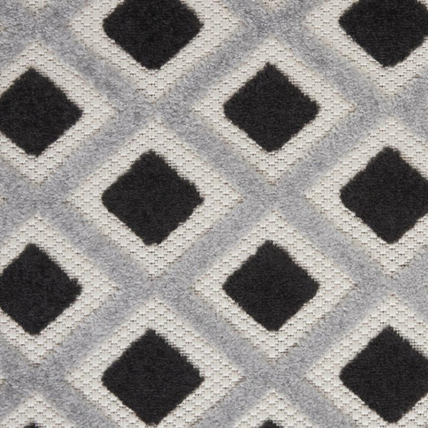 HomeRoots 5' Modern Geometric Area Rug - Durable Indoor/Outdoor Design for High-Traffic Spaces and Easy Care 7'x10' Area Rug Black White 385143