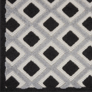 HomeRoots 5' Modern Geometric Area Rug - Durable Indoor/Outdoor Design for High-Traffic Spaces and Easy Care 8'x11' Area Rug Black White 385145