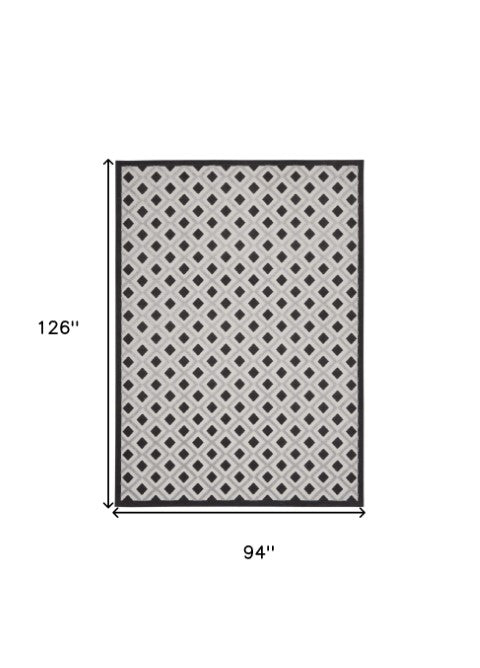 Homeroots 4' Black And White Indoor Outdoor Area Rug - Durable, Stylish, And Easy To Maintain For Any Space 8'x11' Area Rug Polypropylene 385145