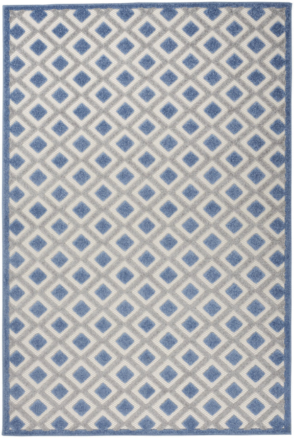 Homeroots 4' Black And White Indoor Outdoor Area Rug - Durable, Stylish, And Easy To Maintain For Any Space 4' X 6' Polypropylene 385147