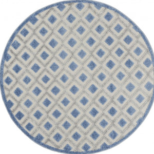 Homeroots 4' Black And White Indoor Outdoor Area Rug - Durable, Stylish, And Easy To Maintain For Any Space 5' Round Polypropylene 385154