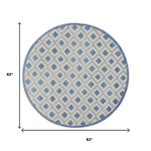 Homeroots 4' Black And White Indoor Outdoor Area Rug - Durable, Stylish, And Easy To Maintain For Any Space 5' Round Polypropylene 385154