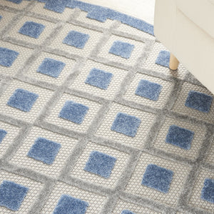 HomeRoots 5' Modern Geometric Area Rug - Durable Indoor/Outdoor Design for High-Traffic Spaces and Easy Care 8' Round Area Rug Blue Grey 385161