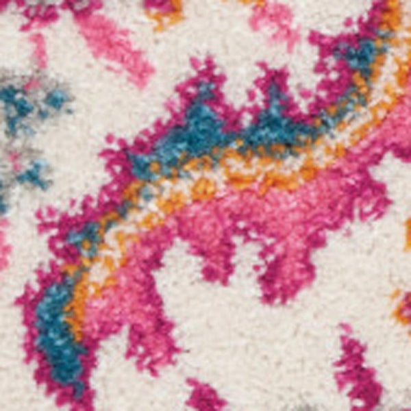 HomeRoots 5' Light Gray and Pink Medallion Area Rug - Timeless Design for Cozy Living Spaces and Durability 5?x7? 385496