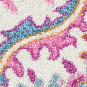 HomeRoots 5' Light Gray and Pink Medallion Area Rug - Timeless Design for Cozy Living Spaces and Durability 7?x10? 385497