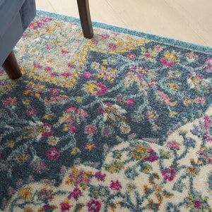HomeRoots 5' Blue and Ivory Medallion Distressed Area Rug - Timeless Vintage Elegance for Any Space 5?x7? 385747
