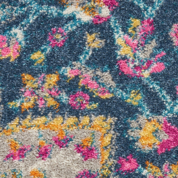HomeRoots 5' Blue and Ivory Medallion Distressed Area Rug - Timeless Vintage Elegance for Any Space 5?x7? 385747